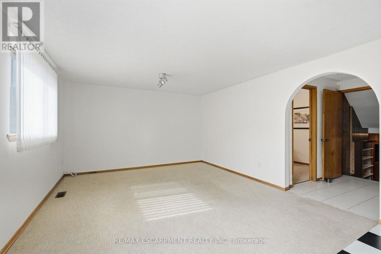 36 ALGONQUIN COURT, Hamilton (Lisgar), Ontario, L8T4T3
