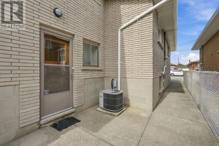 36 ALGONQUIN COURT, Hamilton (Lisgar), Ontario, L8T4T3