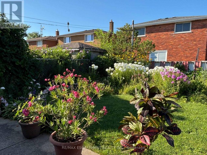 36 ALGONQUIN COURT, Hamilton (Lisgar), Ontario, L8T4T3
