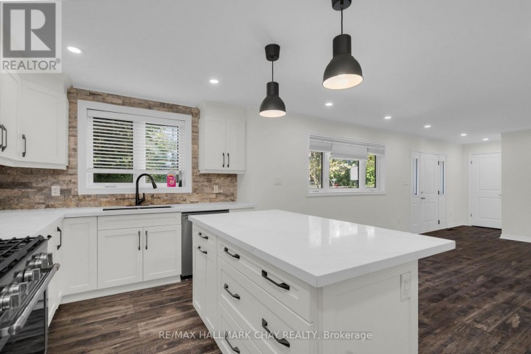 3391 BEACHVIEW AVENUE, Severn (West Shore), Ontario, L0K1G0