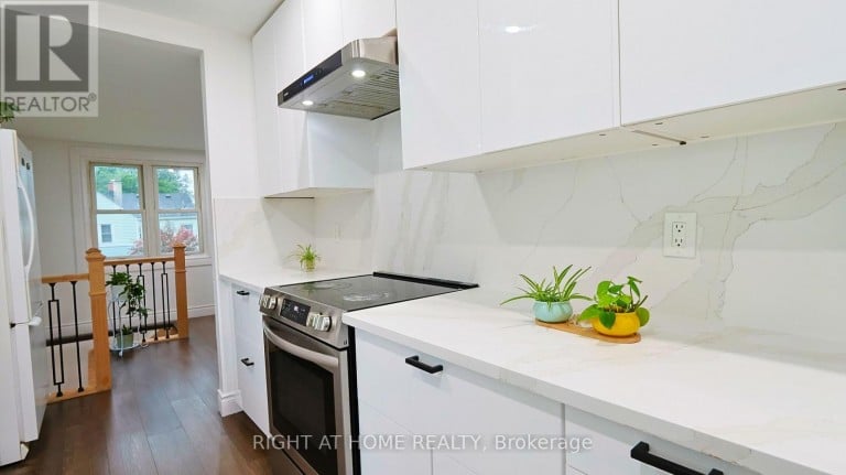 82 NORMANHURST AVENUE, Hamilton (Normanhurst), Ontario, L8H5M6