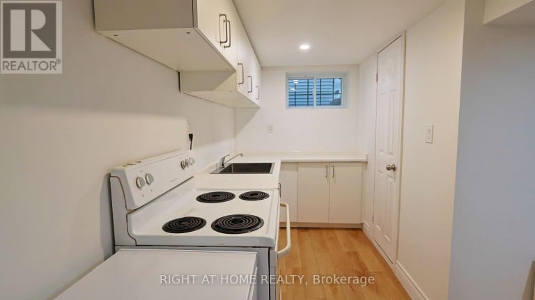 82 NORMANHURST AVENUE, Hamilton (Normanhurst), Ontario, L8H5M6