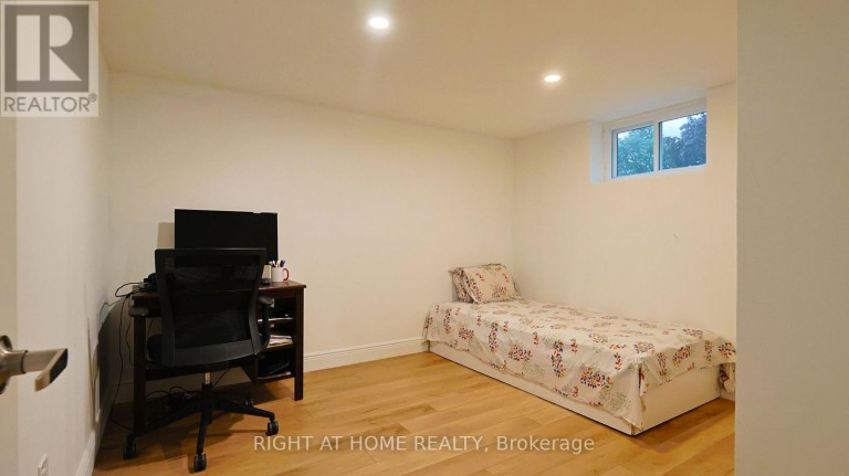 82 NORMANHURST AVENUE, Hamilton (Normanhurst), Ontario, L8H5M6