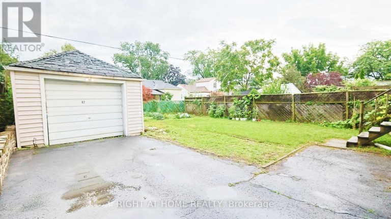 82 NORMANHURST AVENUE, Hamilton (Normanhurst), Ontario, L8H5M6