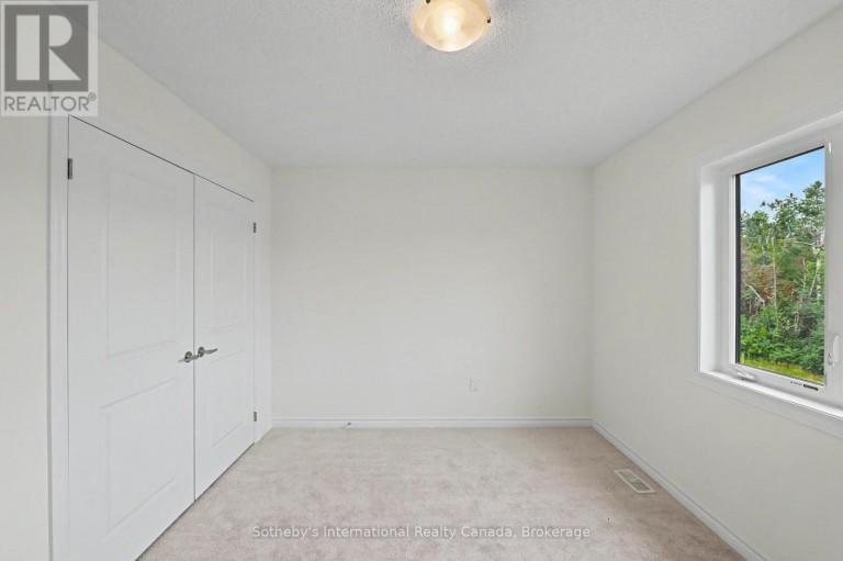 12 HILLCROFT WAY, Kawartha Lakes (Bobcaygeon), Ontario, K0M1A0