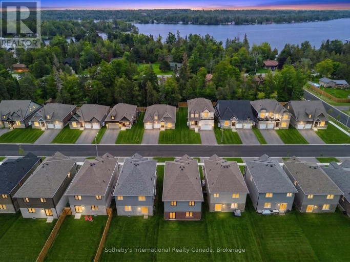 12 HILLCROFT WAY, Kawartha Lakes (Bobcaygeon), Ontario, K0M1A0