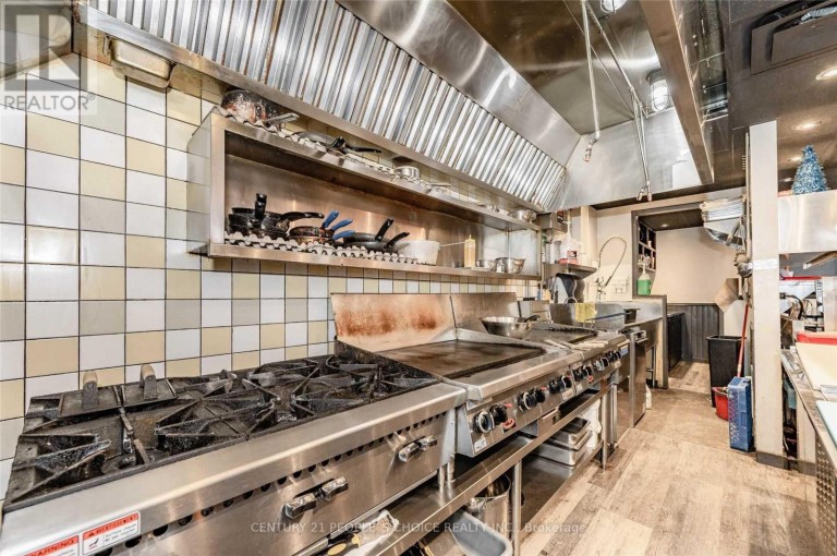 337 LAKESHORE ROAD E, Oakville (OO Old Oakville), Ontario, L6J1J4