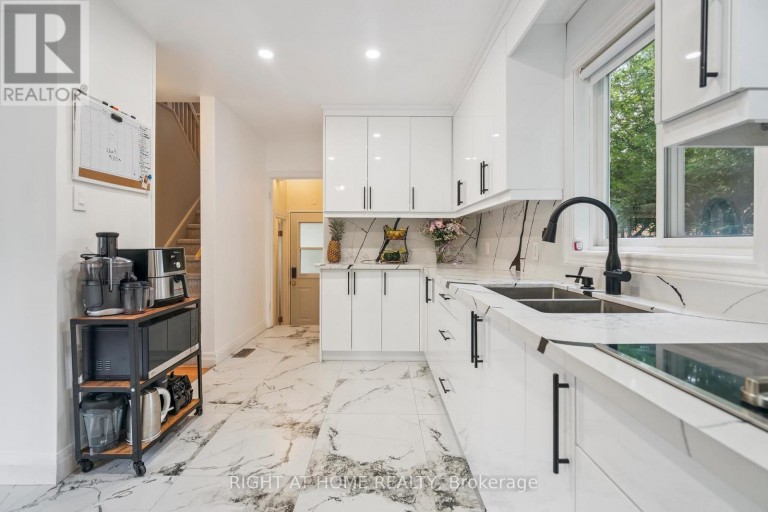2343 MOUNTAINSIDE DRIVE, Burlington (Mountainside), Ontario, L7P1C1