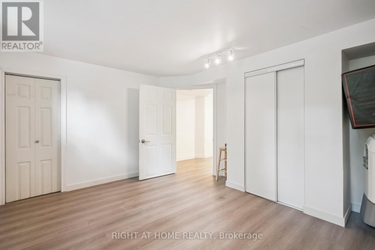 2343 MOUNTAINSIDE DRIVE, Burlington (Mountainside), Ontario, L7P1C1