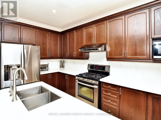 42 GRAYLEAF DRIVE, Whitchurch-Stouffville (Stouffville), Ontario, L4A1S8