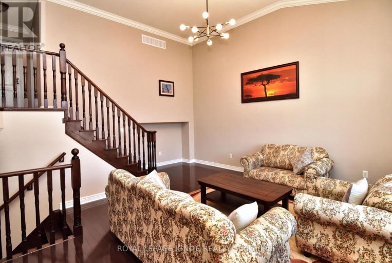 42 GRAYLEAF DRIVE, Whitchurch-Stouffville (Stouffville), Ontario, L4A1S8