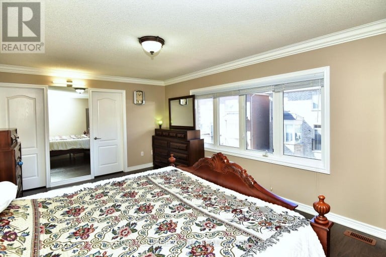 42 GRAYLEAF DRIVE, Whitchurch-Stouffville (Stouffville), Ontario, L4A1S8