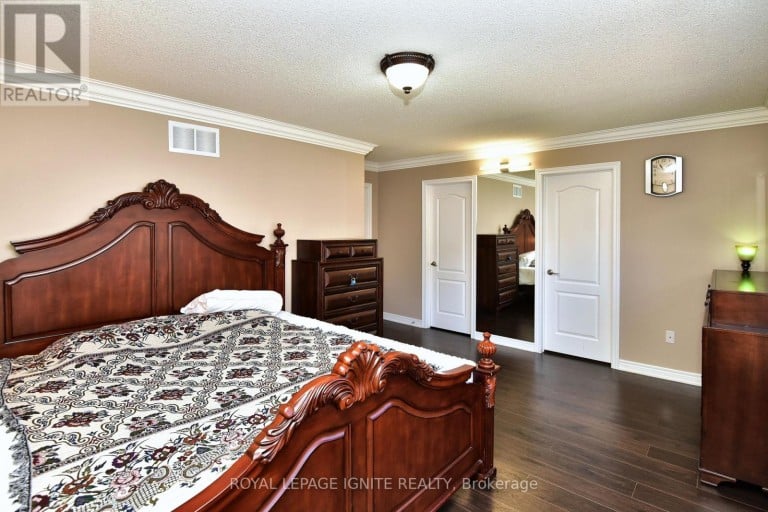 42 GRAYLEAF DRIVE, Whitchurch-Stouffville (Stouffville), Ontario, L4A1S8