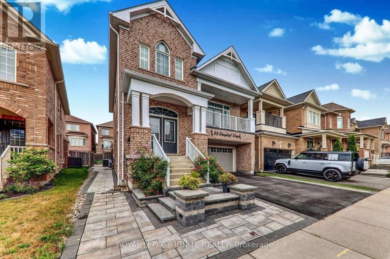 42 GRAYLEAF DRIVE, Whitchurch-Stouffville (Stouffville), Ontario, L4A1S8