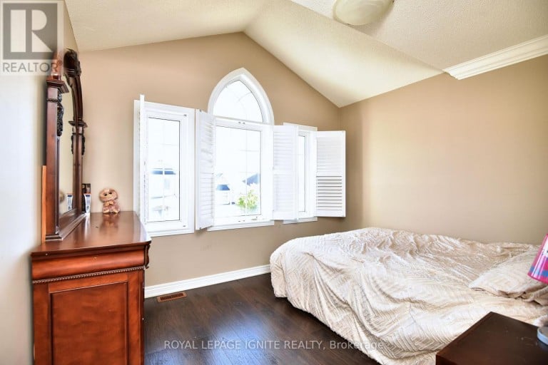 42 GRAYLEAF DRIVE, Whitchurch-Stouffville (Stouffville), Ontario, L4A1S8