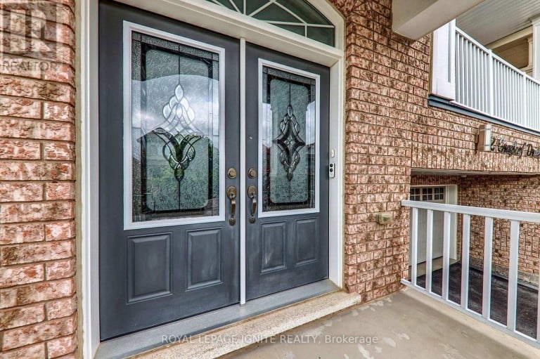 42 GRAYLEAF DRIVE, Whitchurch-Stouffville (Stouffville), Ontario, L4A1S8
