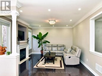 42 GRAYLEAF DRIVE Whitchurch-Stouffville (Stouffville) Ontario photo 8