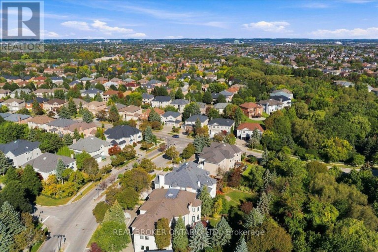 39 DEWBOURNE AVENUE, Richmond Hill (Bayview Hill), Ontario, L4B3G9