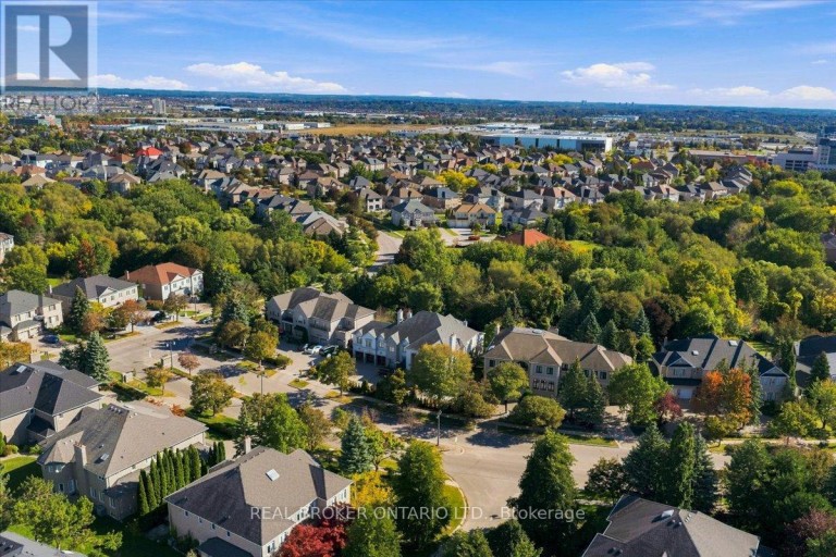 39 DEWBOURNE AVENUE, Richmond Hill (Bayview Hill), Ontario, L4B3G9