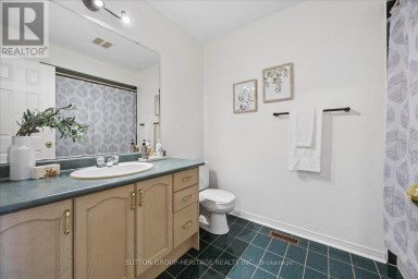 8915 YONGE STREET Richmond Hill (Langstaff) Ontario photo 31