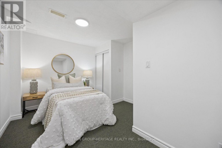 8915 YONGE STREET, Richmond Hill (Langstaff), Ontario, L4C0L5