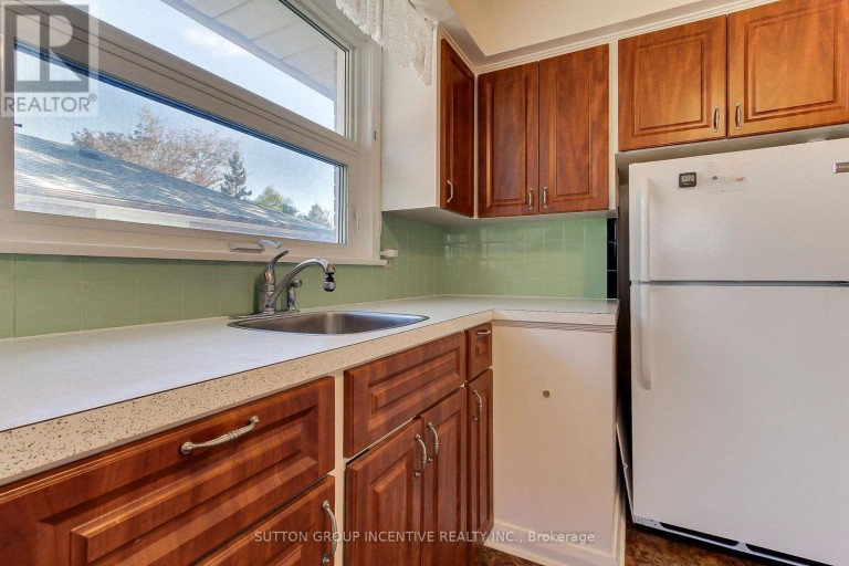 43 SUSSEX AVENUE, Richmond Hill (Crosby), Ontario, L4C2E5