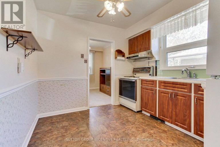 43 SUSSEX AVENUE, Richmond Hill (Crosby), Ontario, L4C2E5