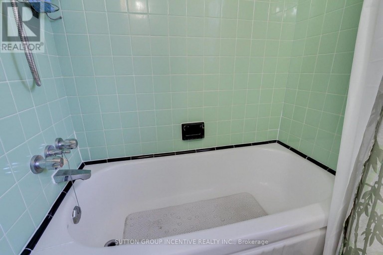43 SUSSEX AVENUE, Richmond Hill (Crosby), Ontario, L4C2E5