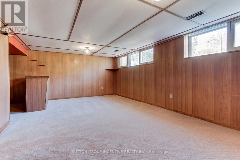43 SUSSEX AVENUE, Richmond Hill (Crosby), Ontario, L4C2E5