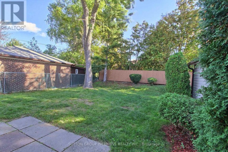 43 SUSSEX AVENUE, Richmond Hill (Crosby), Ontario, L4C2E5