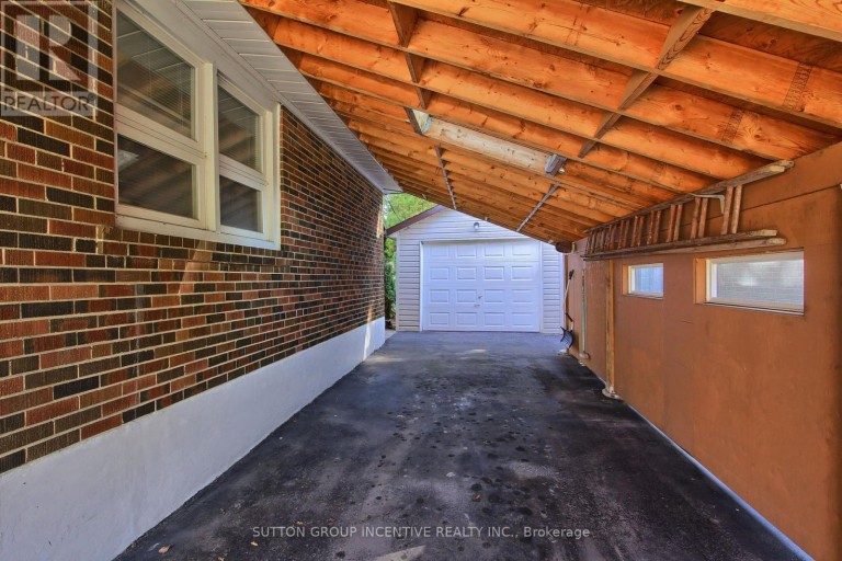 43 SUSSEX AVENUE, Richmond Hill (Crosby), Ontario, L4C2E5