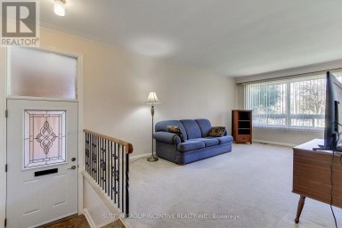 43 SUSSEX AVENUE Richmond Hill (Crosby) Ontario photo 5