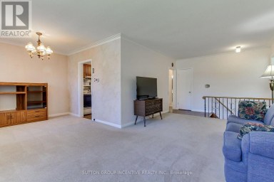 43 SUSSEX AVENUE Richmond Hill (Crosby) Ontario photo 7