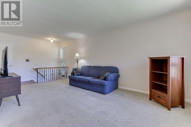 43 SUSSEX AVENUE Richmond Hill (Crosby) Ontario photo 9