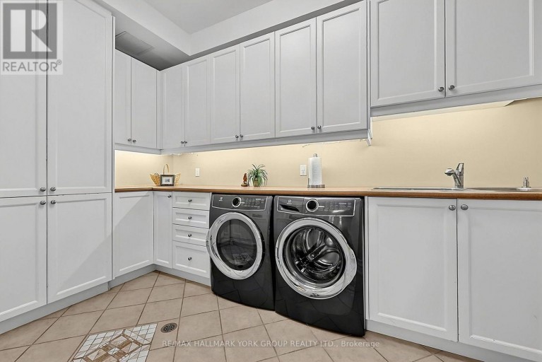 106 ABBRUZZE COURT, Vaughan (Kleinburg), Ontario, L3L0A9