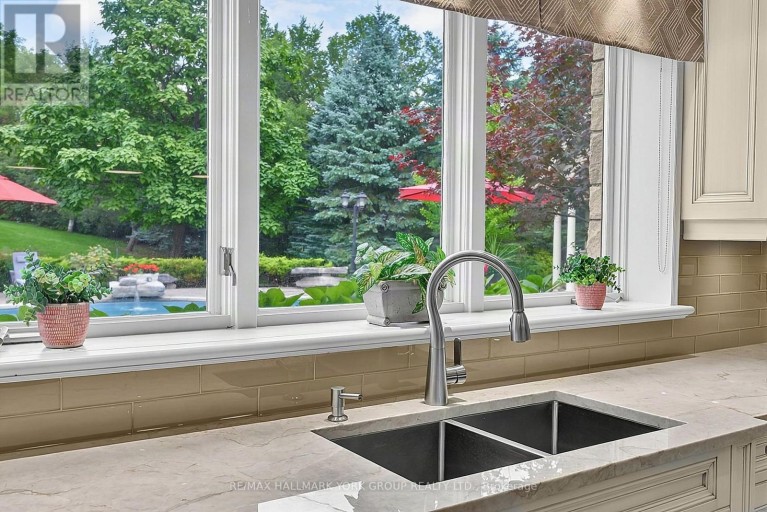 106 ABBRUZZE COURT, Vaughan (Kleinburg), Ontario, L3L0A9