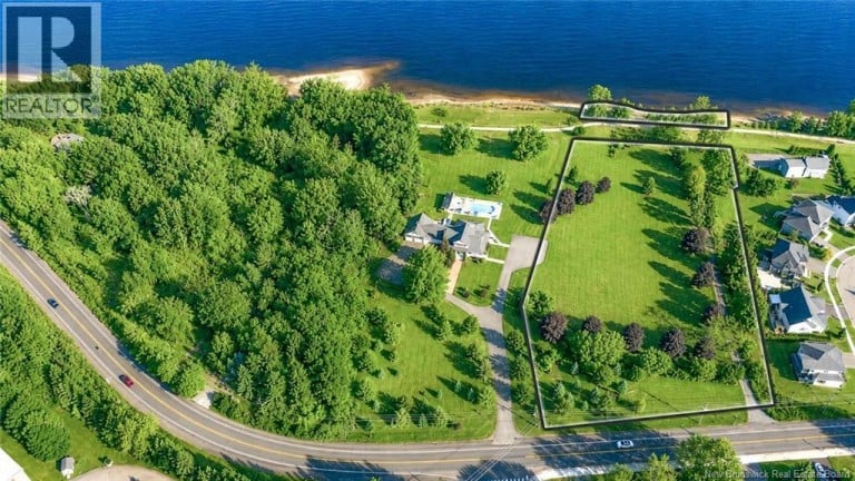 1337 Woodstock Road, Fredericton, New Brunswick (id Nb149206)