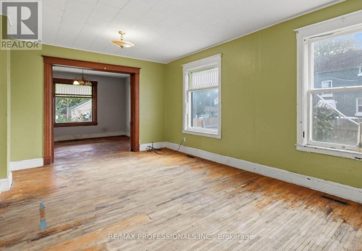 26 ARTHUR AVENUE, St. Thomas, Ontario, N5P3L2