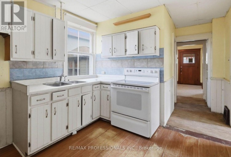 26 ARTHUR AVENUE, St. Thomas, Ontario, N5P3L2