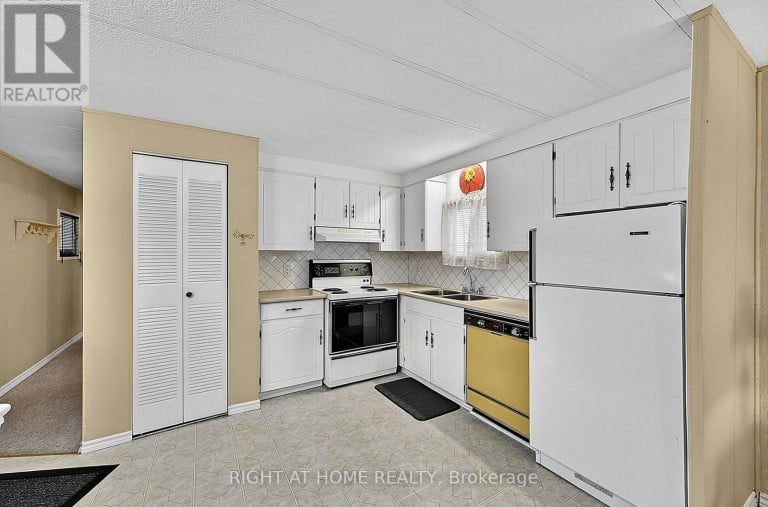 1 GEORGIAN GLEN DRIVE, Wasaga Beach, Ontario, L9Z1K7