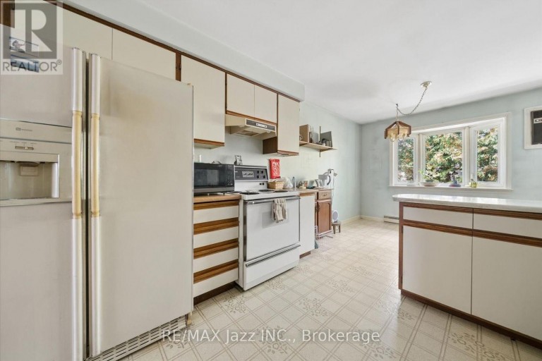 210 MURRAY DRIVE, Aurora (Aurora Highlands), Ontario, L4G2C5