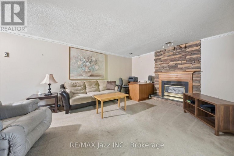 210 MURRAY DRIVE, Aurora (Aurora Highlands), Ontario, L4G2C5