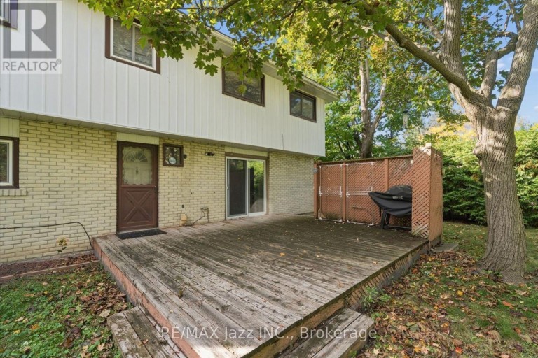 210 MURRAY DRIVE, Aurora (Aurora Highlands), Ontario, L4G2C5