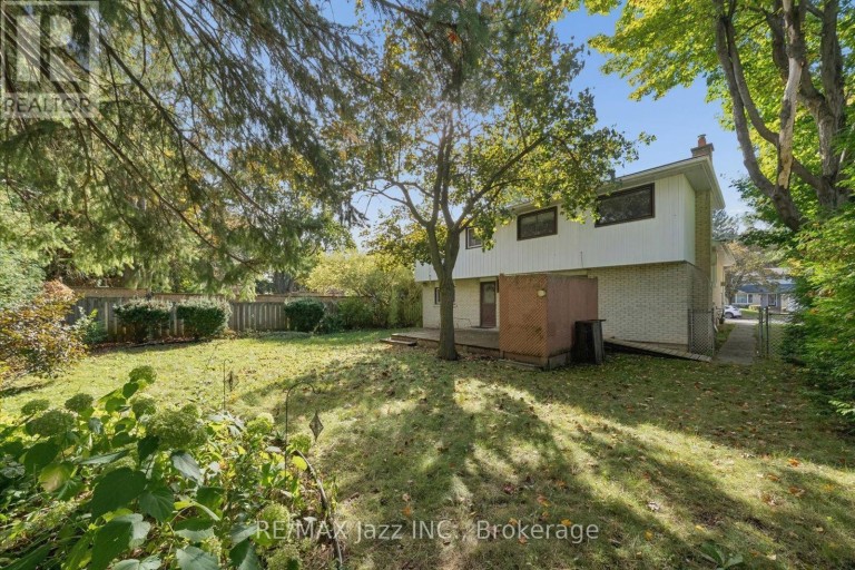 210 MURRAY DRIVE, Aurora (Aurora Highlands), Ontario, L4G2C5