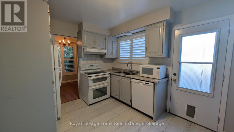582 LAKEVIEW AVENUE, Oshawa (Lakeview), Ontario, L1J1B1