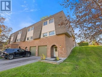 18 REYGATE COURT Ajax (South East) Ontario photo 2