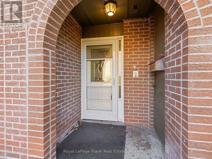 18 REYGATE COURT, Ajax (South East), Ontario, L1S2S9