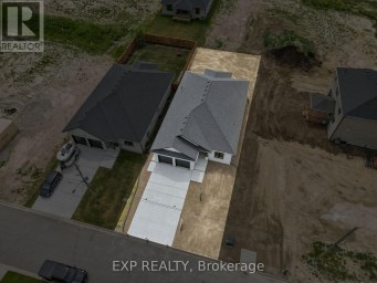 404 ERIE STREET Warwick (Watford) Ontario photo 2