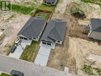 404 ERIE STREET Warwick (Watford) Ontario photo 34