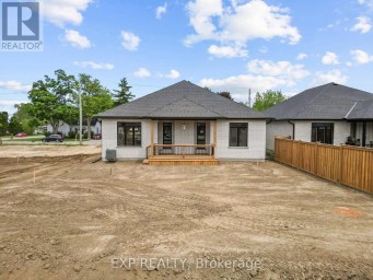 404 ERIE STREET Warwick (Watford) Ontario photo 36
